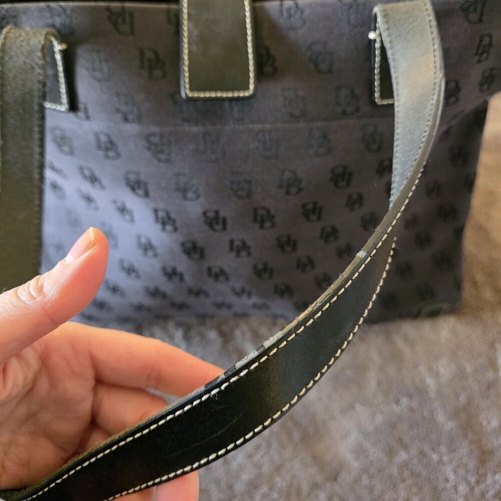 Dooney & Bourke Black Signature Monogram Tote Bag with Matching Pouch Vintage - Picture 10 of 16